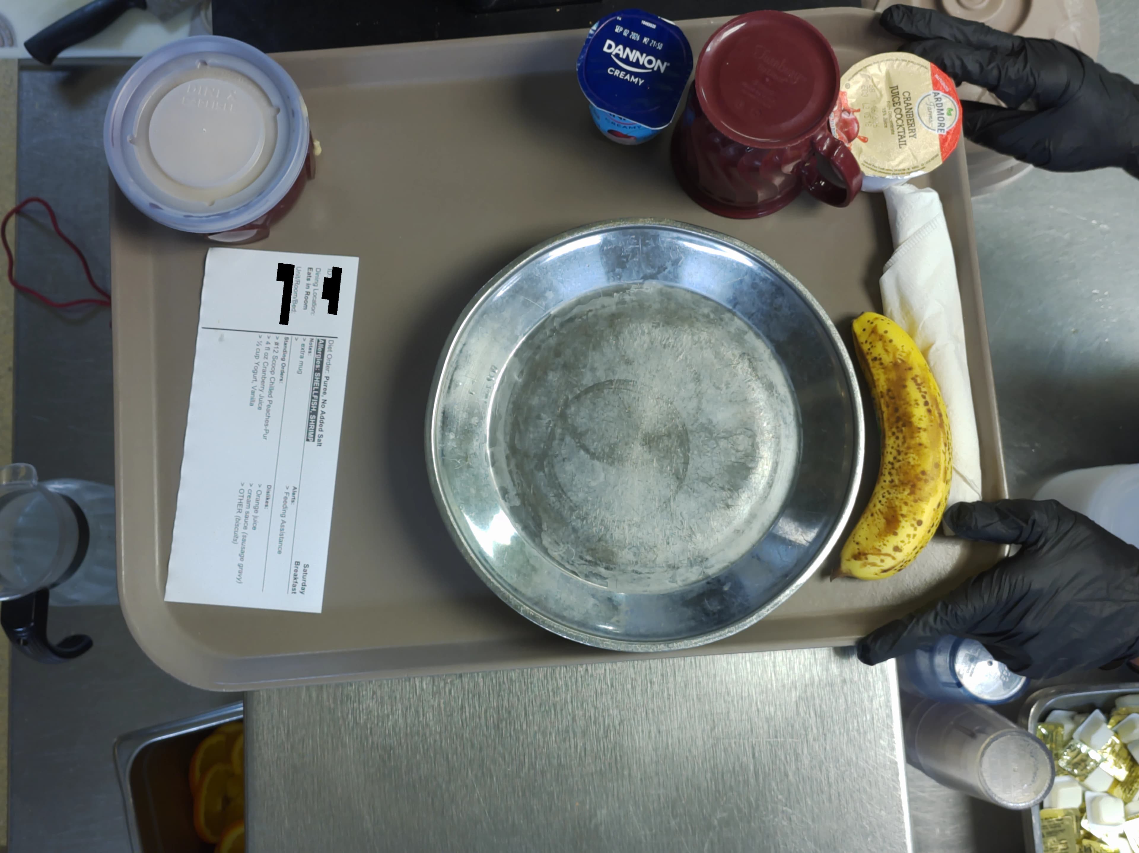 Tray photo: puree and no-added-salt ticket with a whole unpeeled banana.
